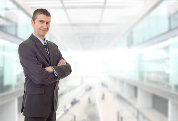 Gelukkig zakenman portret op kantoor — Stockfoto