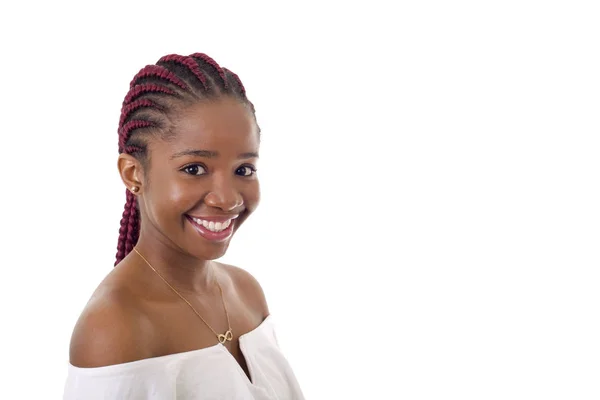 Gelukkig afrikaans meisje geïsoleerd op witte achtergrond — Stockfoto