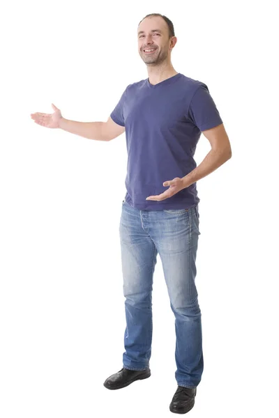 Homem casual com braço para fora em um gesto mostrando, isolado em branco — Fotografia de Stock