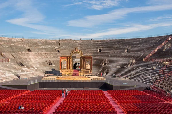 People at the arena of Verona — Stock Photo, Image