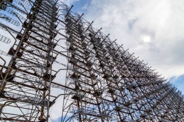 Eski askeri Duga radar