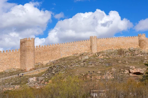 Avila çevreleyen duvar