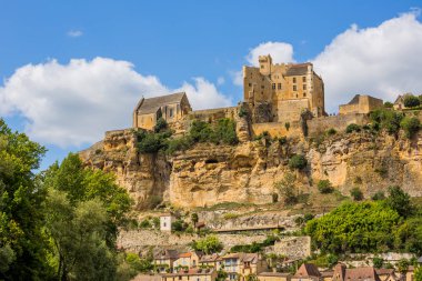 Ortaçağ Beynac Şatosu