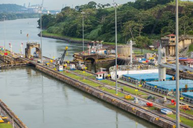 Panama Kanalında Gemi