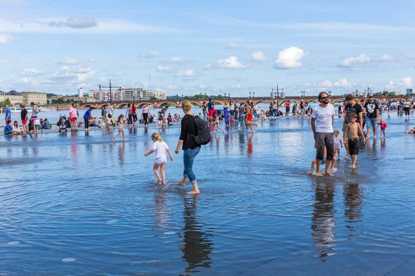 Бордо вода дзеркало — стокове фото