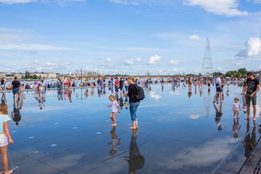 Meşhur Bordeaux su aynası