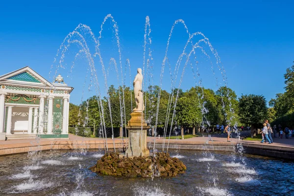 Peterhof, San Petersburgo —  Fotos de Stock