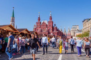 Kızıl Meydan 'daki tarihi binalar