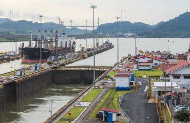 Panama Kanalında Gemi