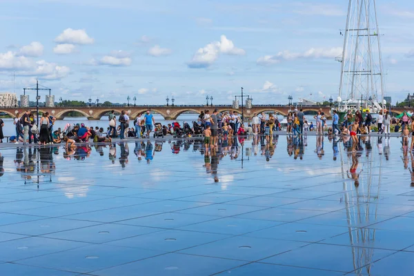 Bordeaux water spiegel — Stockfoto