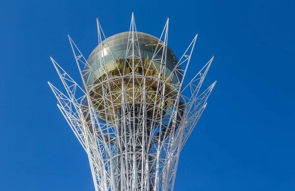 Uitzicht op de Baiterek toren — Stockfoto