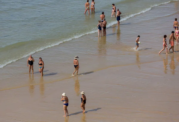 Albufeira Португал Люди Знаменитому Пляжі Ольхос Агуа Альбуфейрі Цей Пляж — стокове фото