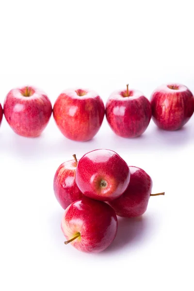 Куча яблок — стоковое фото
