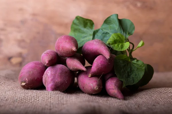 Розовый сладкий картофель — стоковое фото
