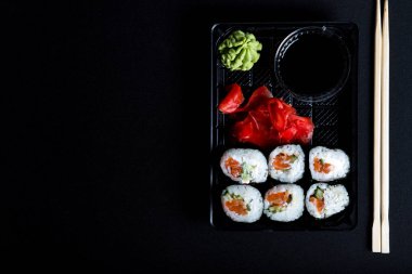 Siyah üzerine rools seti