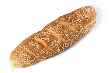 Beyaz arka planda bir somun beyaz ekmek, yukarıdan görünüm