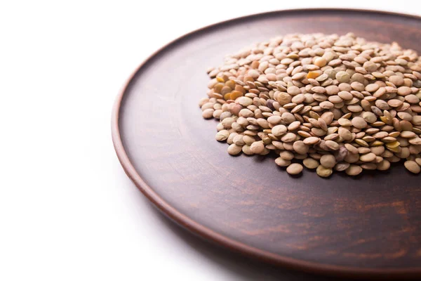 Lentilles Vertes Sur Une Assiette Isolées Sur Blanc Avec Espace — Photo