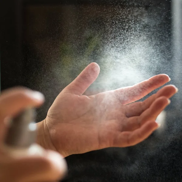 Handen Wassen Niezen Elleboog Hydrateren Ventileren Van Kamer — Stockfoto