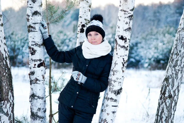 Woman against a birch — Stock Photo, Image