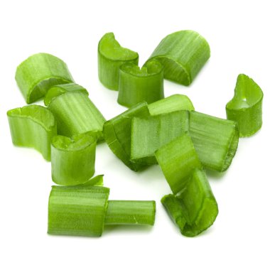 doğranmış bahar soğan veya taze soğan izole