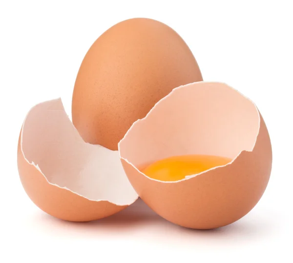 Broken egg and raw egg isolated — Stock Photo, Image