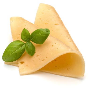 peynir dilimleri ve fesleğen bitki yaprakları 