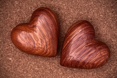 İki ahşap kalp. Valentines gün kavramı
