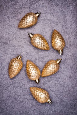 Noel tebrik kartı. Koniler