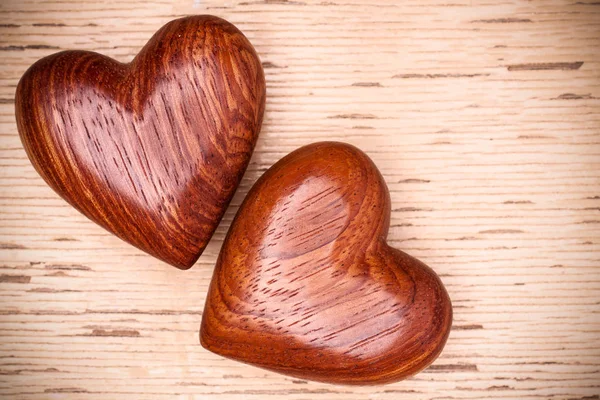 İki ahşap kalp. Valentines gün kavramı — Stok fotoğraf