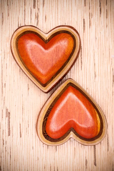 Dos corazones de madera. Concepto de San Valentín — Foto de Stock