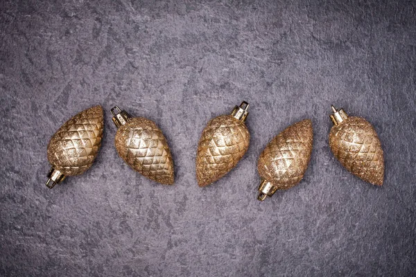 Cartão de Natal. Cones — Fotografia de Stock