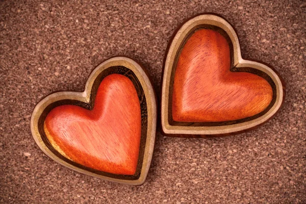 Dos corazones de madera. Concepto de San Valentín — Foto de Stock