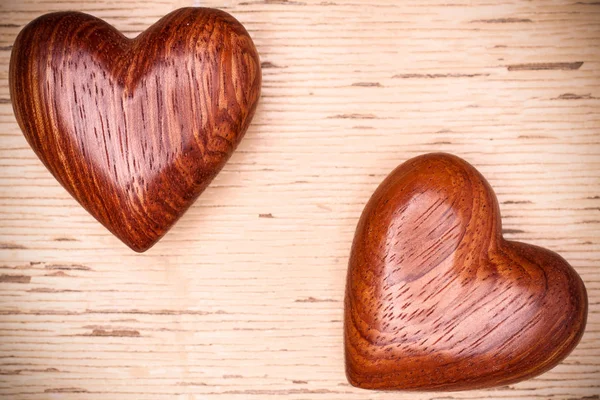 Dvě dřevěné srdce — Stock fotografie