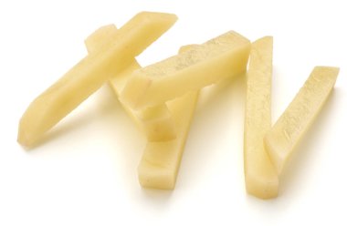 Çiğ patates şeritler dilimlenmiş 