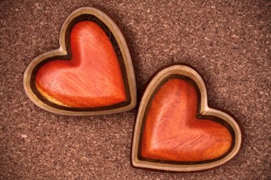 iki ahşap kalp 