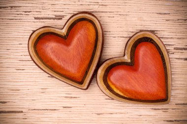 iki ahşap kalp 