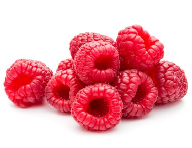 Olgun ahududu üzerinde beyaz izole