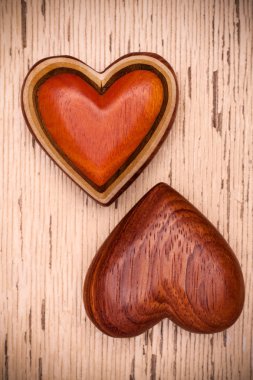 iki ahşap kalp 