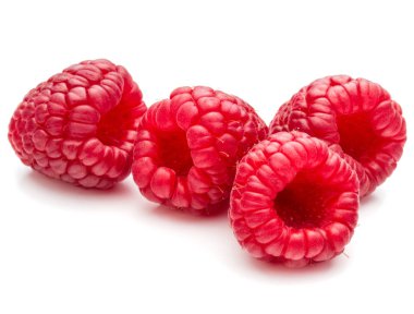 Olgun ahududu üzerinde beyaz izole