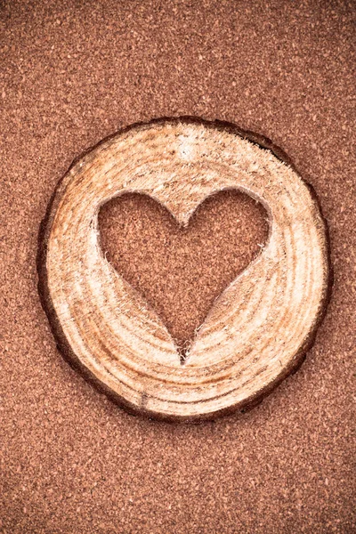 Jedno dřevěné srdce — Stock fotografie