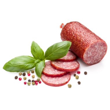 Salam, fesleğen yaprakları ve karabiber