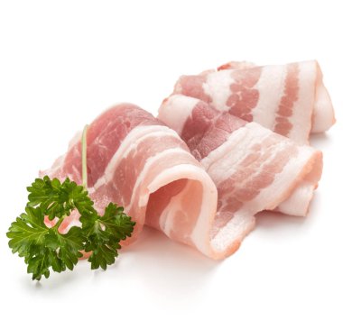 dilimlenmiş domuz pastırması ve maydanoz yaprakları