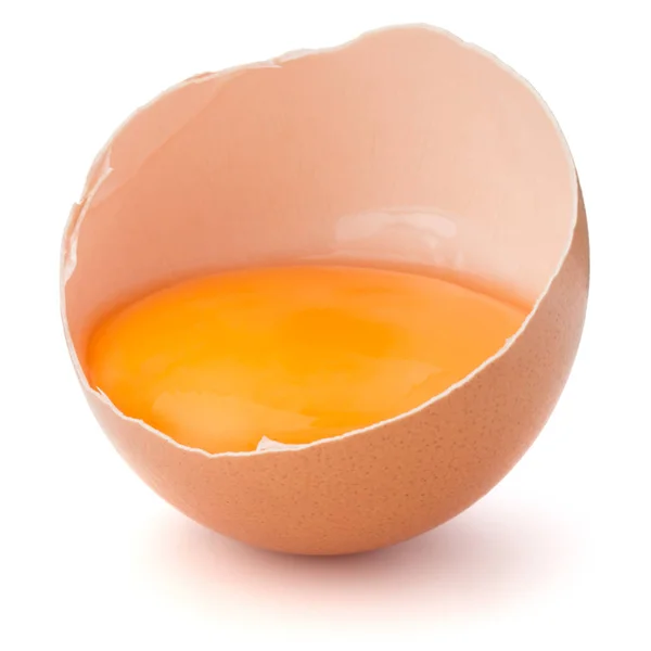 Huevo roto en cáscara de huevo y huevo crudo —  Fotos de Stock