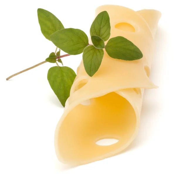 Rebanada de queso con orégano —  Fotos de Stock