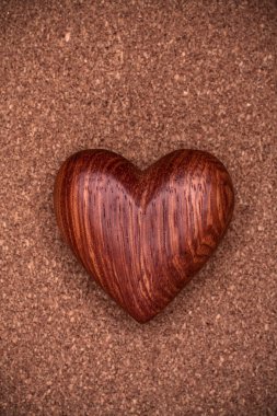 bir ahşap kalp