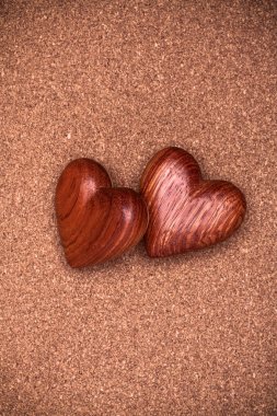 iki ahşap kalp 