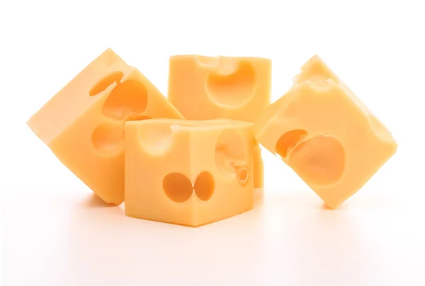 Pedaços de queijo sobre branco — Fotografia de Stock