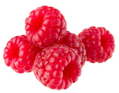 Olgun ahududu üzerinde beyaz izole 