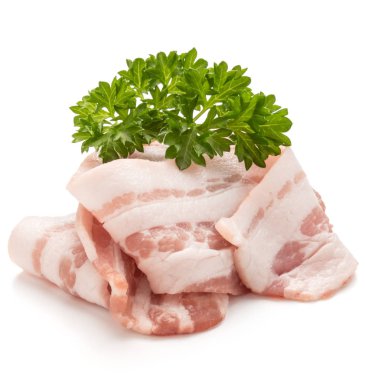 dilimlenmiş domuz pastırması ve maydanoz yaprakları 