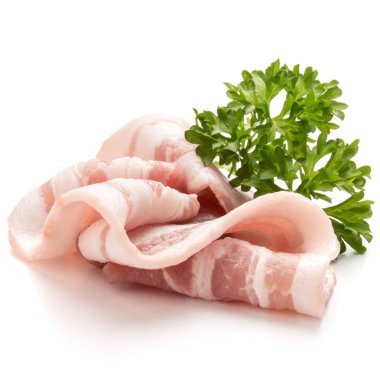 dilimlenmiş domuz pastırması ve maydanoz yaprakları 